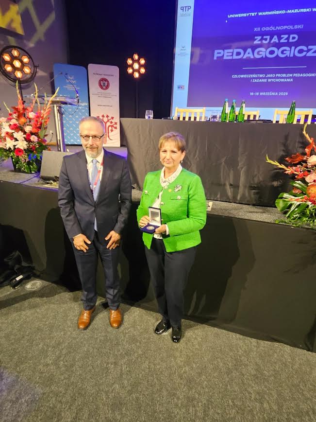 Prof. dr hab. Barbara Kromolicka odznaczona  Medalem Polskiego Towarzystwa Pedagogicznego