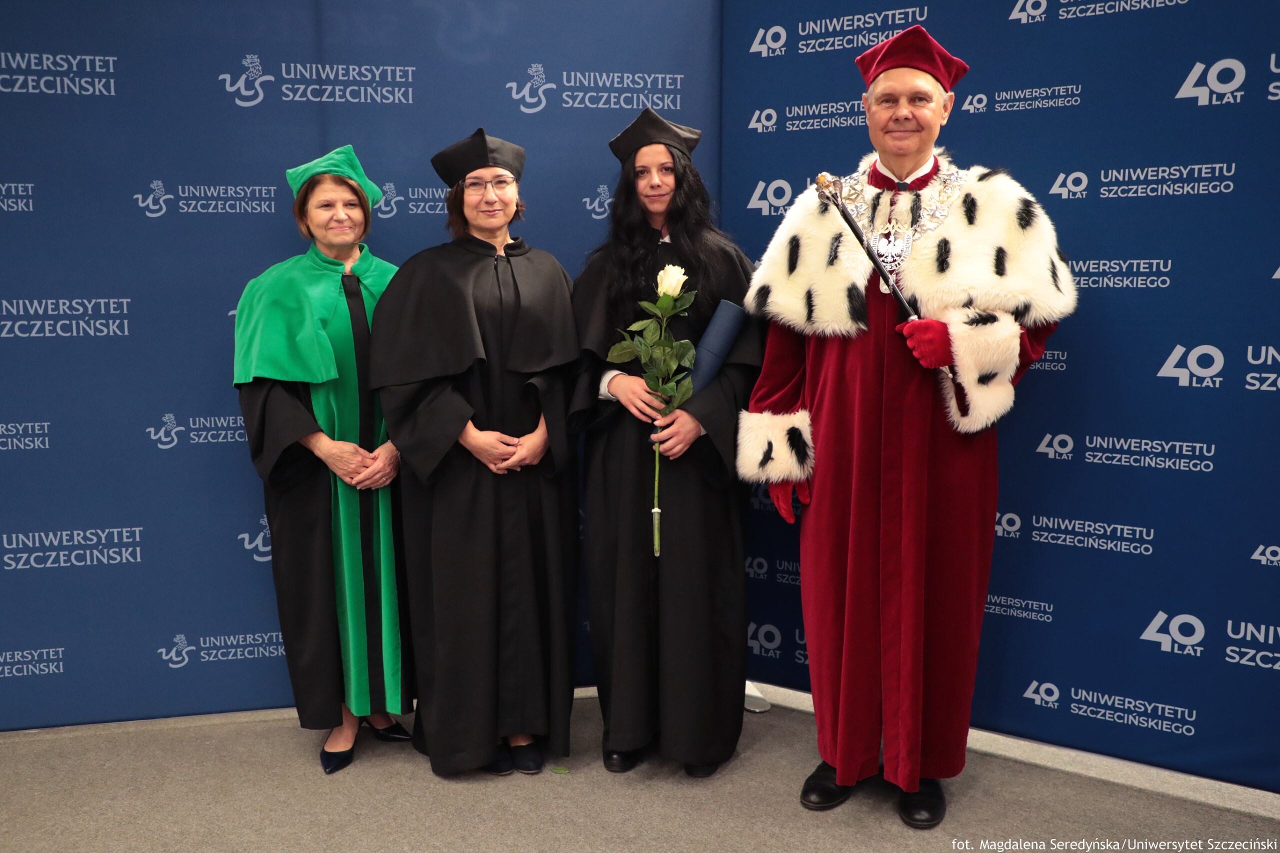 dr Paulina Wężniejewska z Instytutu Pedagogiki znalazła się w gronie uroczyście wypromowanych