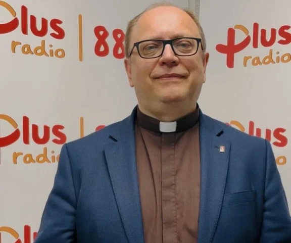 ks. dr Krzysztof Łuszczek z Instytutu Pedagogiki gościem Radia Plus i rozmowa na temat sztucznej inteligencji w kontekście nowej encykliki Papieża Leona XIV