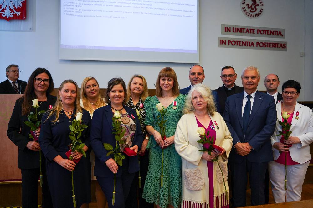 Nauczyciele akademiccy z Instytutu Pedagogiki uhonorowani zostali Medalem Komisji Edukacji Narodowej